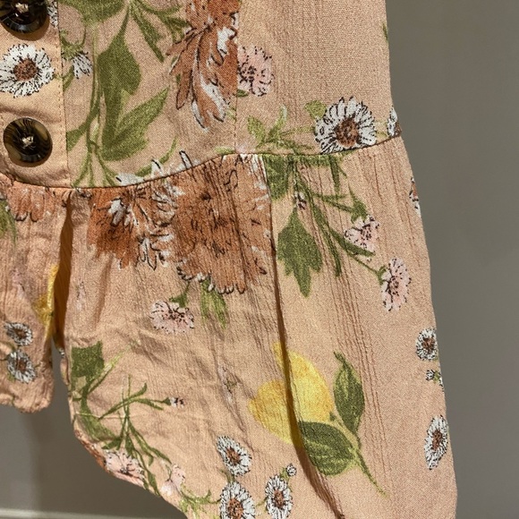 Lily White floral tank top with buttons.size medium - Picture 5 of 7